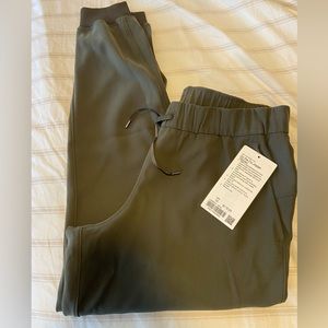 NWT Lululemon On the Fly Woven joggers. Olive green/grey